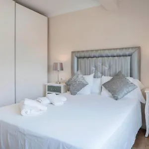 Apartamento Con Vistas A La Catedral A 15 Minutos Del Centro, Málaga